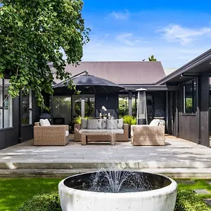 Holiday home Black Luxury, Blenheim